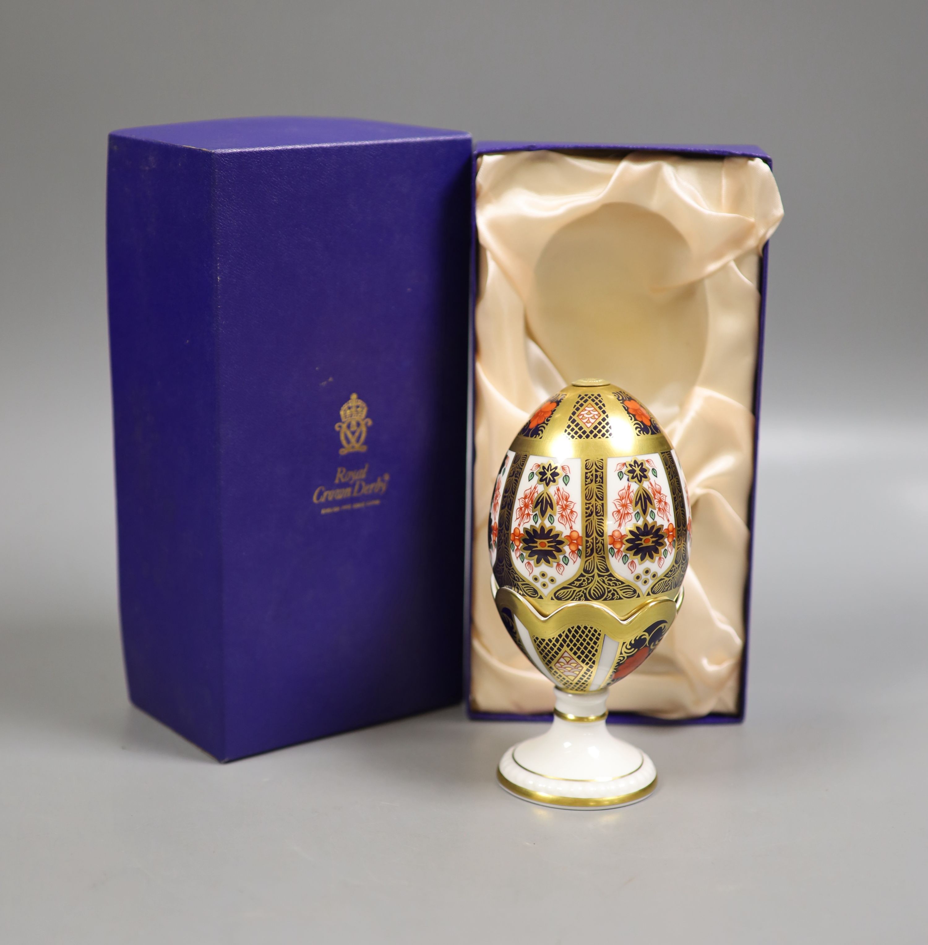 A Royal Crown Derby 'Old Imari' pattern 'egg and eggcup' set, boxed